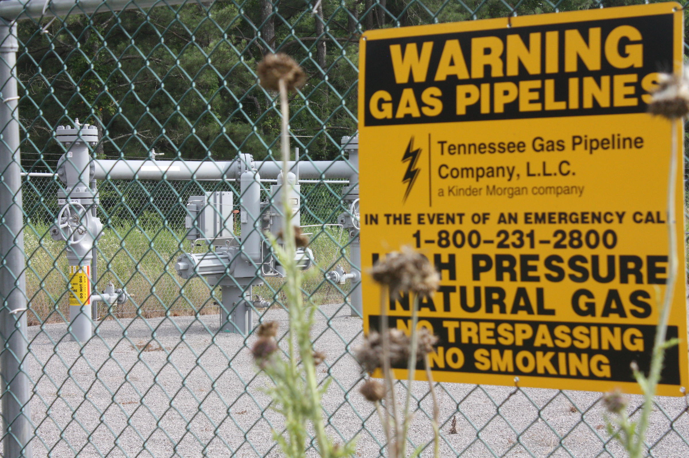 a-small-tennessee-town-evacuates-after-a-gas-pipeline-explodes-wpln-news