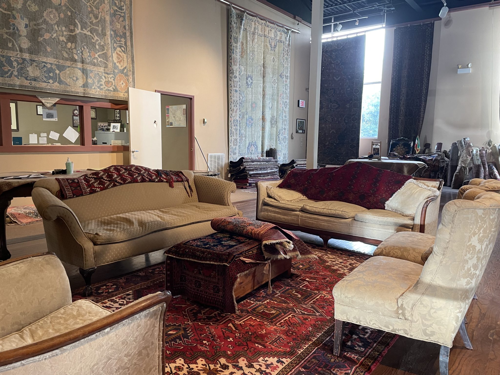 How a Persianowned rug business in Nashville is keeping the art of weaving alive WPLN News