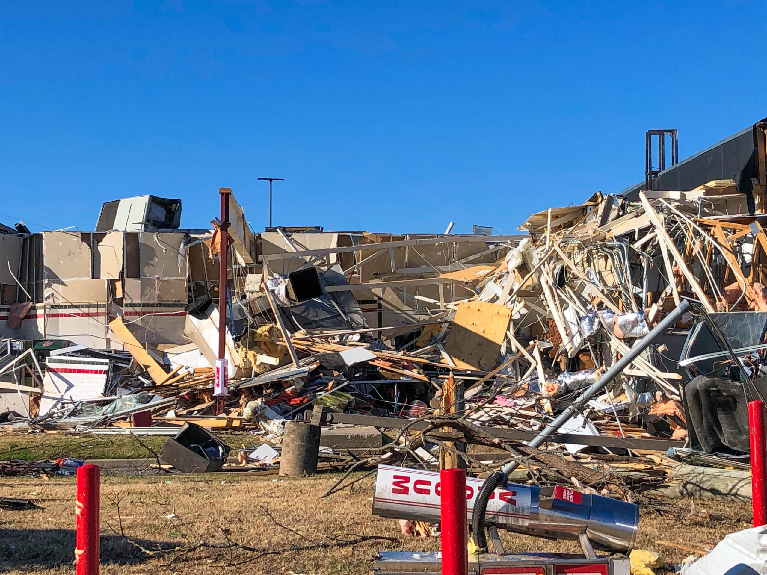 In Springfield tornado recovery, neighbors rally together WPLN News