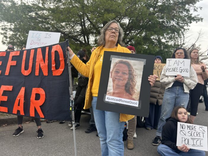 Nashville mourns Minneapolis woman fatally shot by ICE | WPLN News