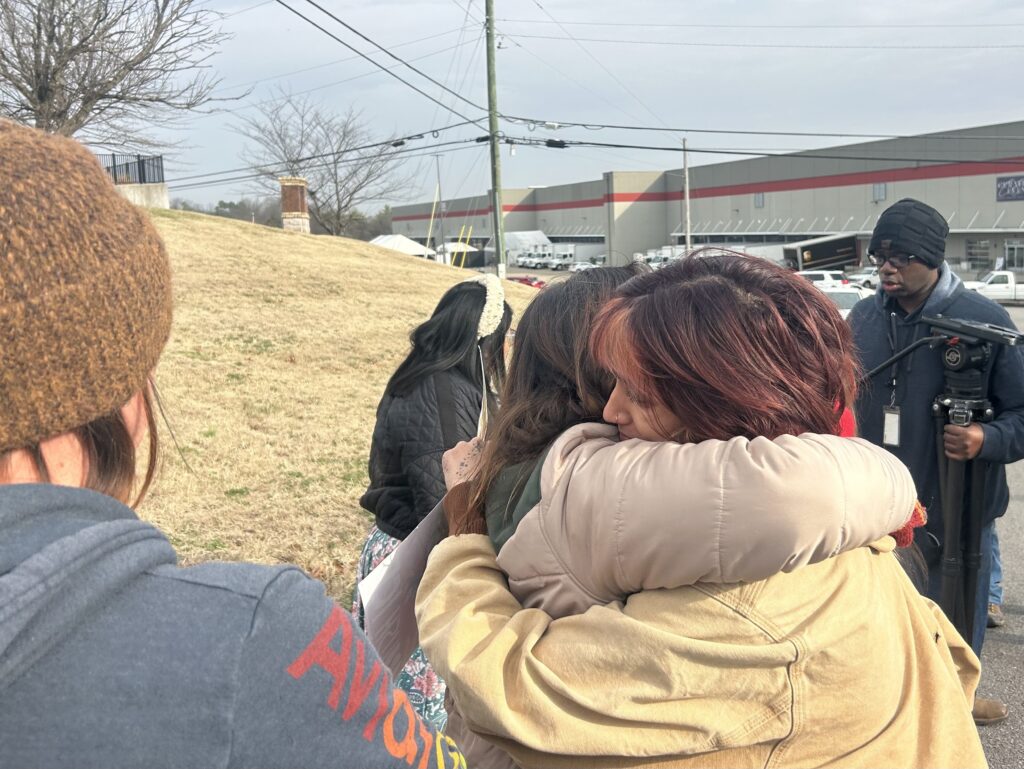 Nashville mourns Minneapolis woman fatally shot by ICE | WPLN News