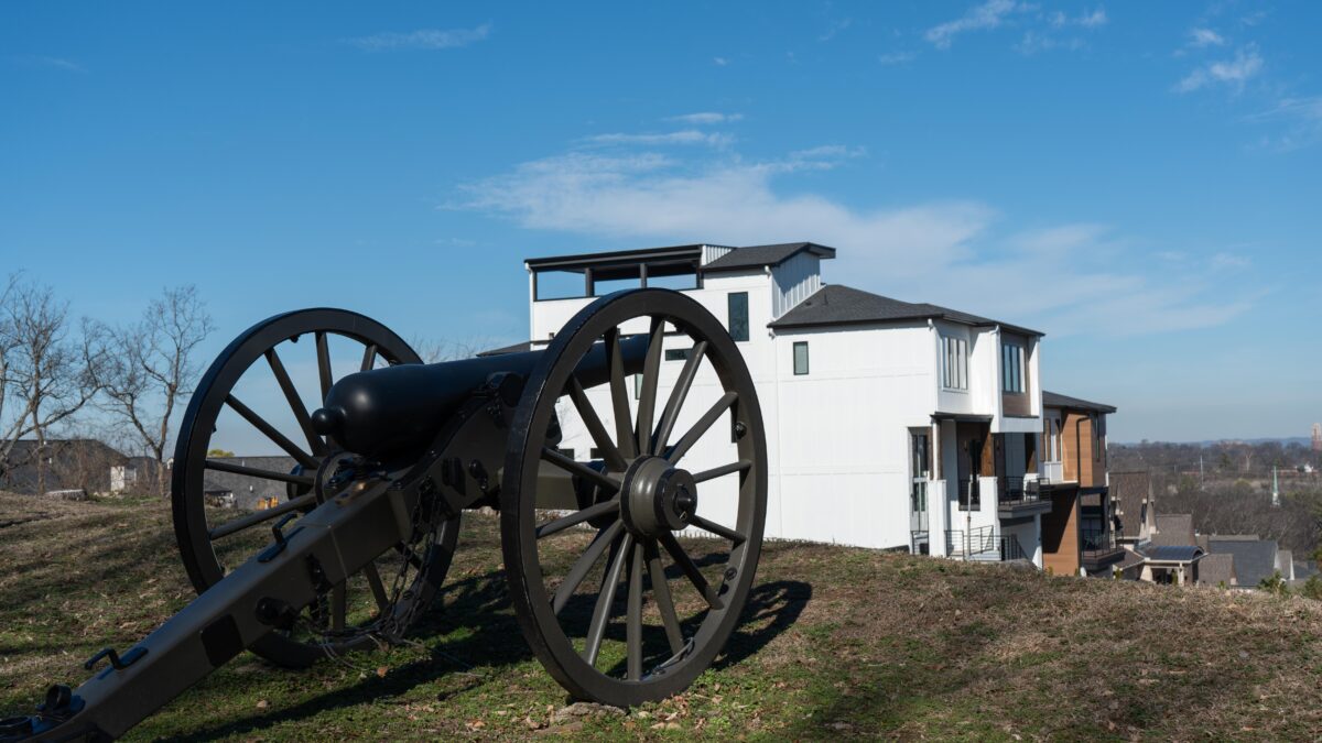 A replica Civil War-era cannon sits overlooking the site of Redoubt One in southern Nashville on Wednesday, Jan. 7, 2026. The site is managed by the Battle of Nashville Trust, which struggles to acquire land for preservation in the wealthy suburbs of the city.