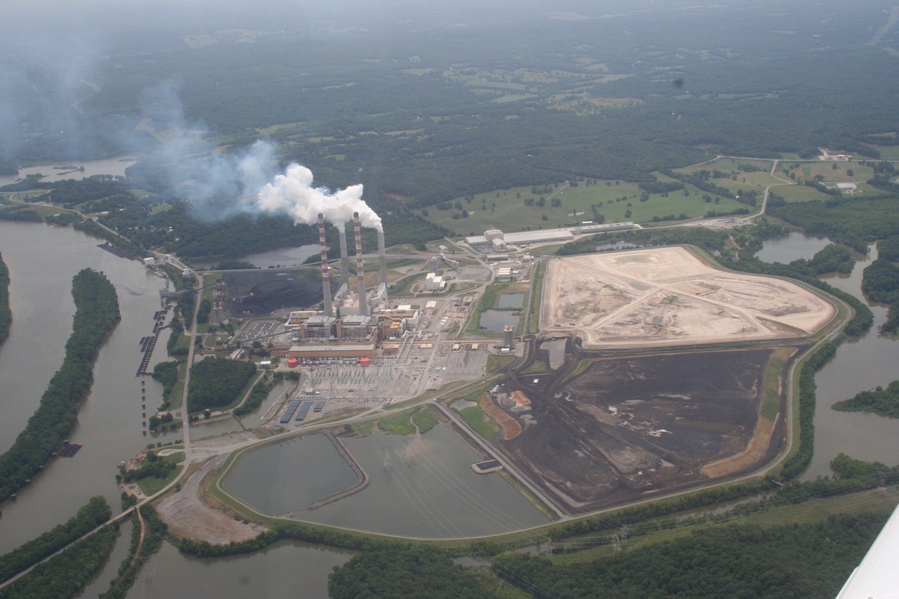 Tennessee’s biggest coal ash site is polluting water. TVA plans to make it permanent