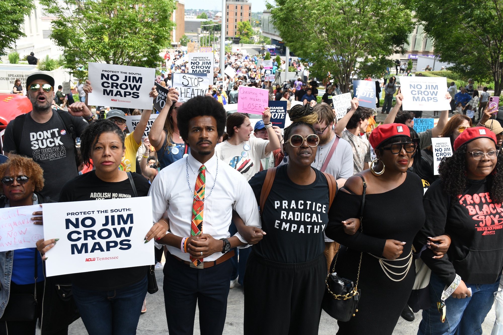Hundreds march as Tennessee takes up Trump's redistricting call