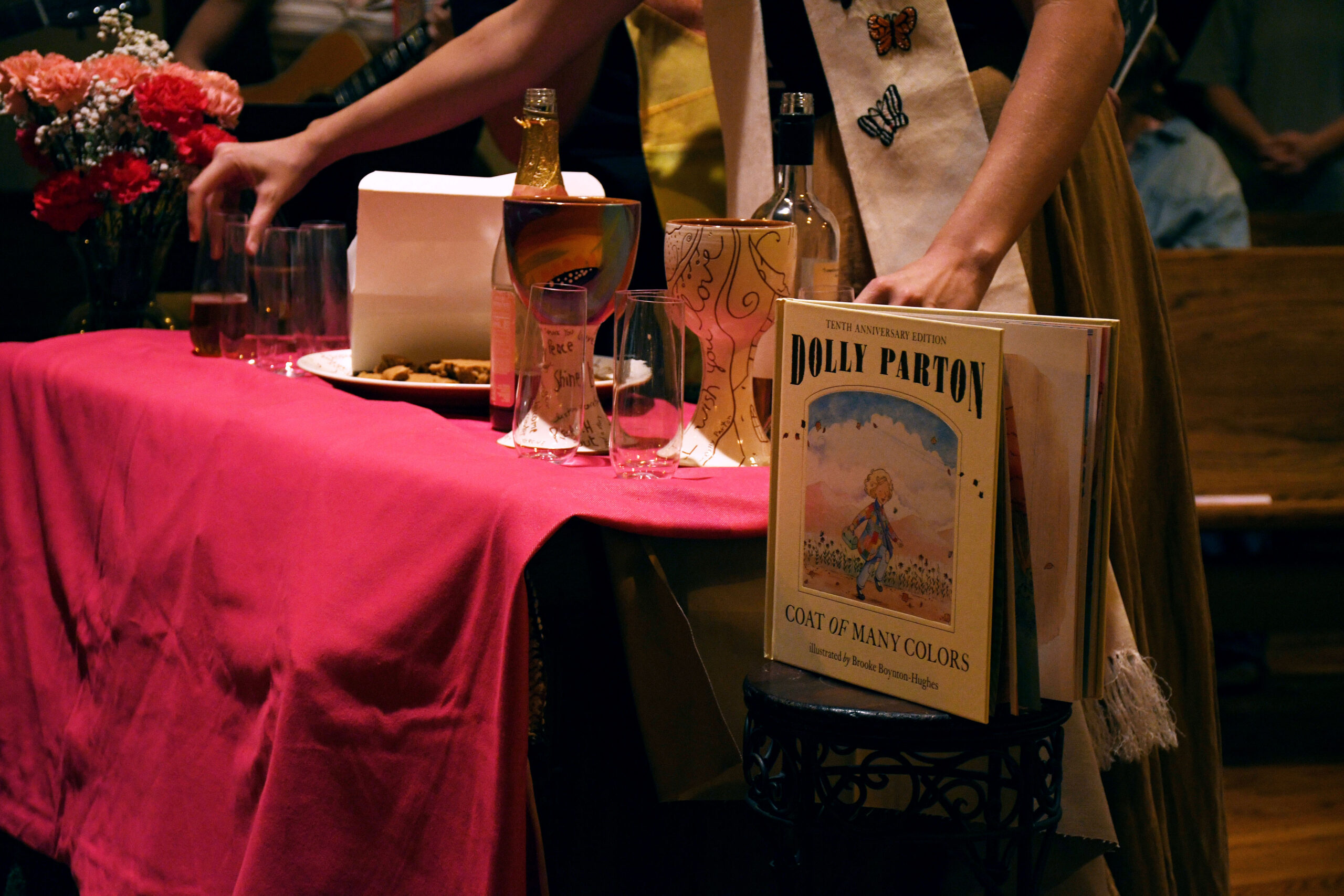 In Nashville, a Dolly Parton communion service to honor her life