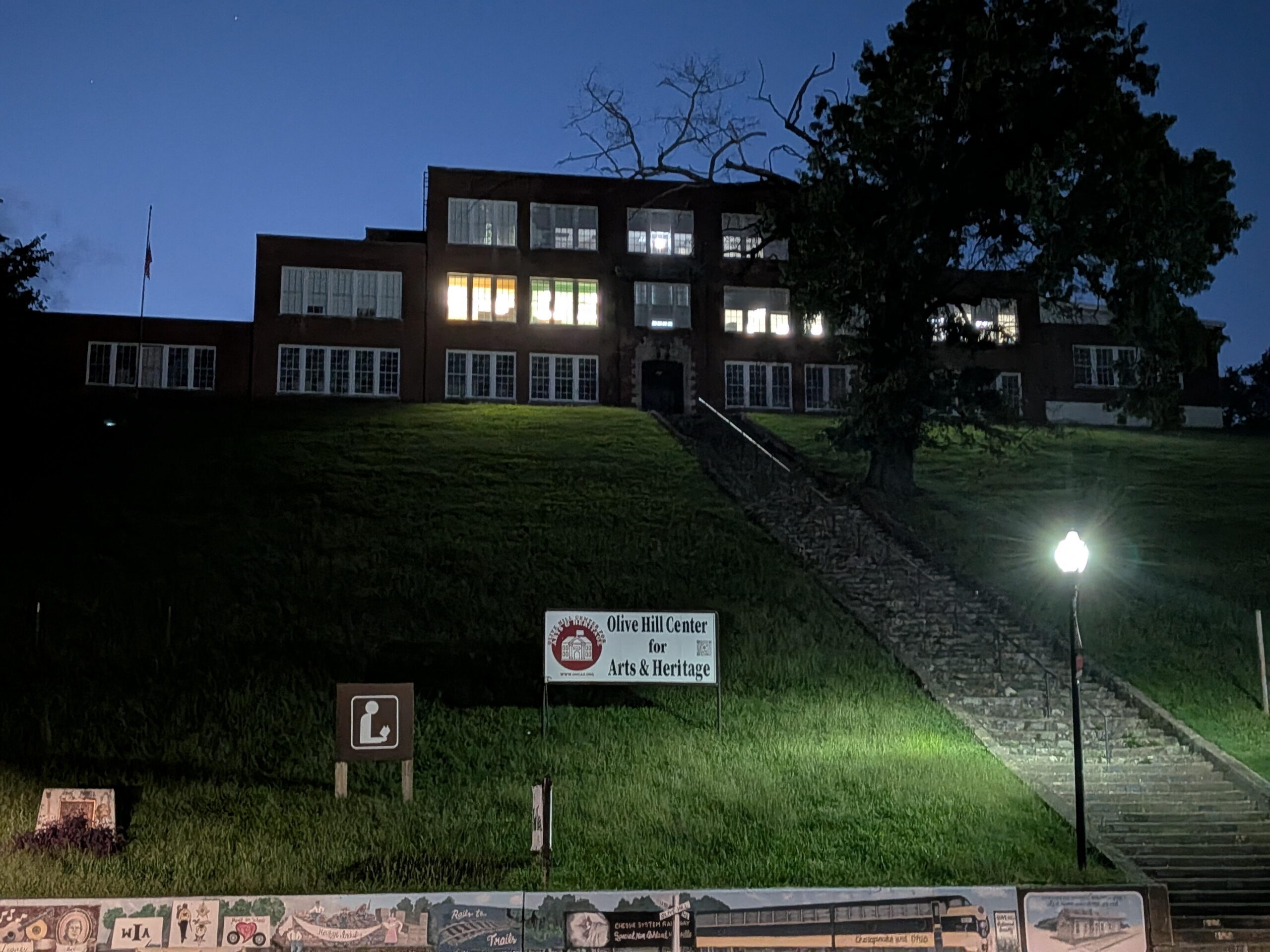 An Appalachian town was opening their "9 to 5" musical. Then Dolly Parton died.