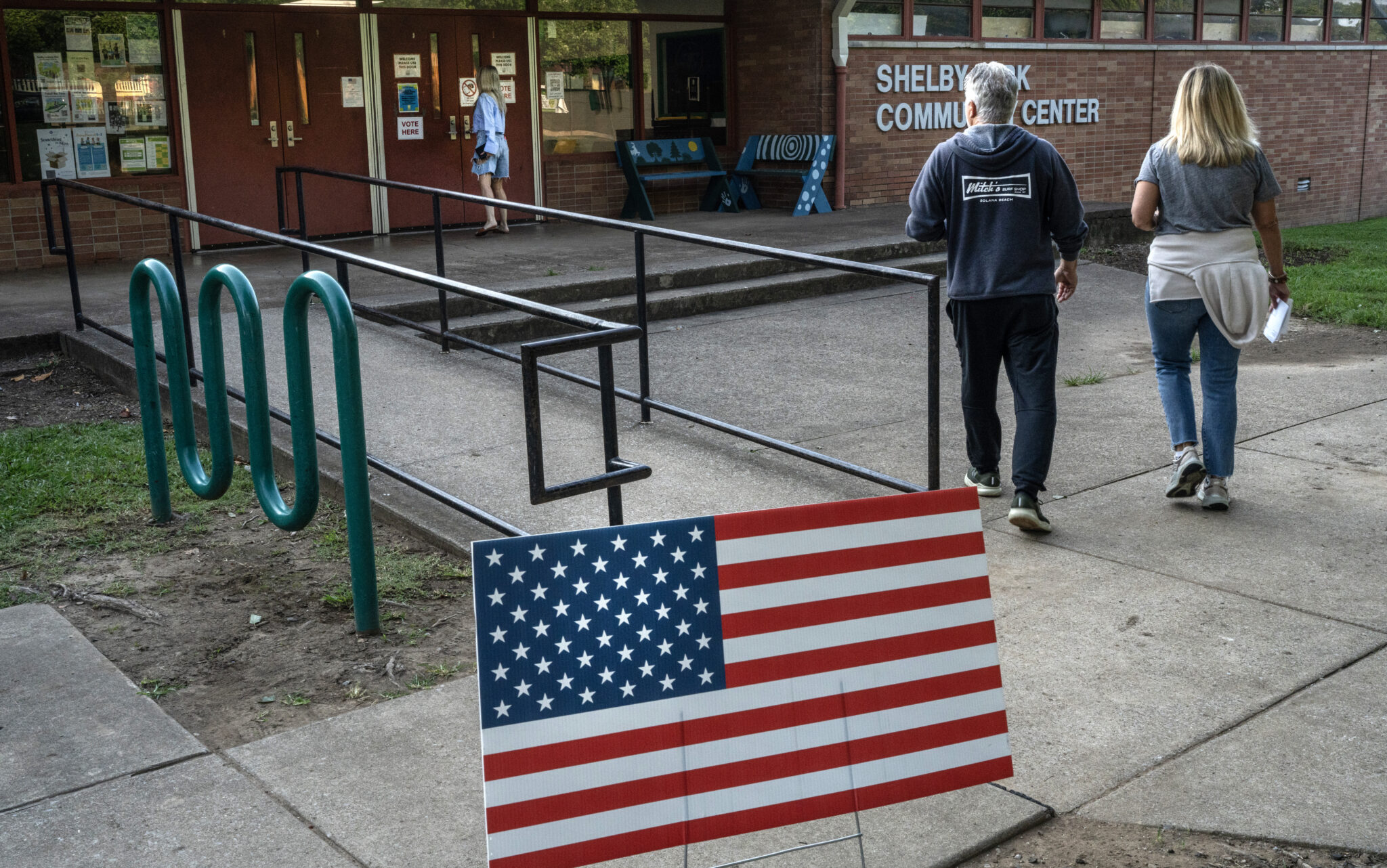 People stream in to not on the first day of voting at the Shelby Park Community Center in East Nashville on August 6, 2026 Photograph by John Partipilo/ Tennessee Lookout